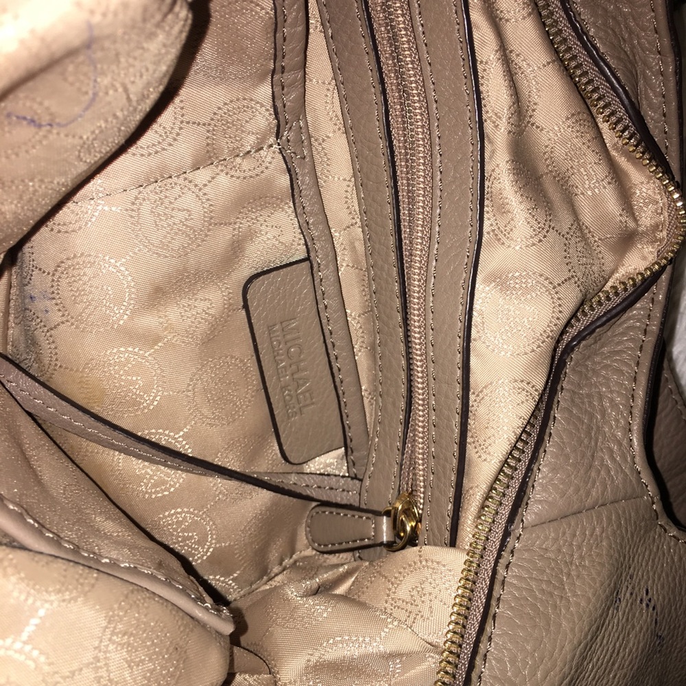 Michael Kors handbag - Picture 2 of 2